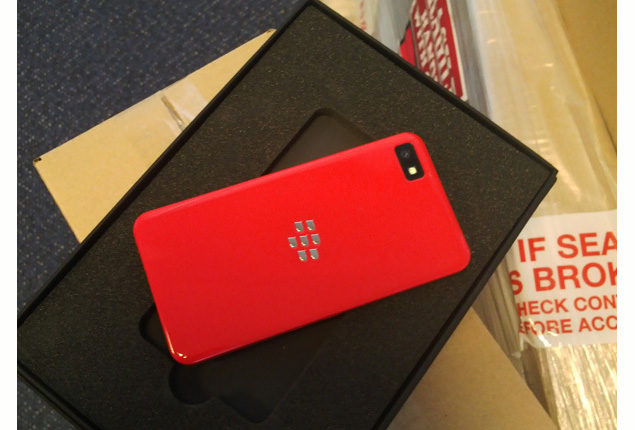  BlackBerry offers limited edition red Z10 device to developers 