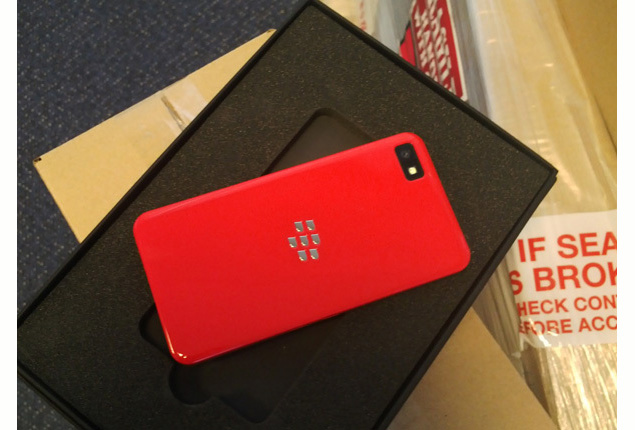 BlackBerry offers limited edition red Z10 device to developers
