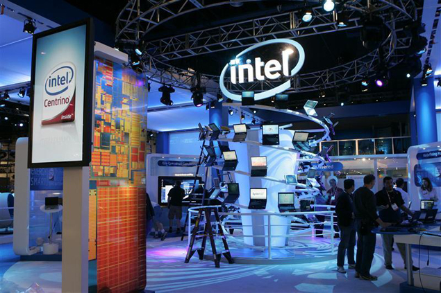 Intel cuts 2013 revenue forecast as PC sales slump