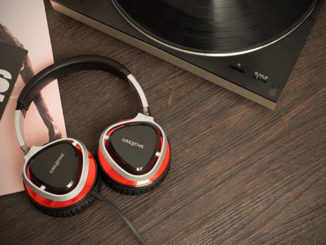 How Smartphones Made the Audio Industry Rethink Headphones