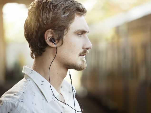 man_wearing_headphones_ndtv.jpg