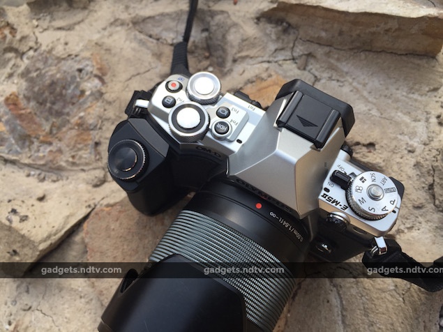 mirrorless_vs_dslr_olympus_om-d_em-5_mark_II_top_ndtv.jpg