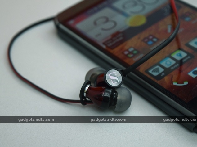 sennheiser_momentum_in_ear_withphone_ndtv.jpg