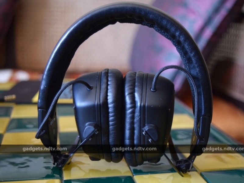 vmoda_xs_folded_headphones101_ndtv.jpg