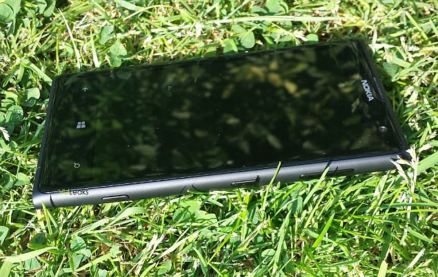 Nokia EOS PureView phone gets hands-on treatment