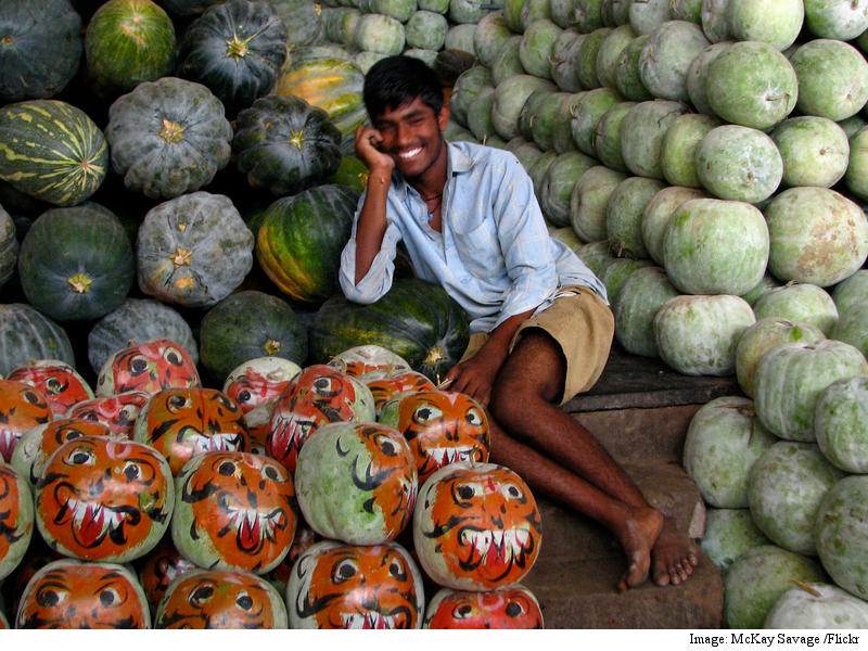 How a Startup Is Helping Rajkot Retailers Source Kodaikanal's Avocados via WhatsApp