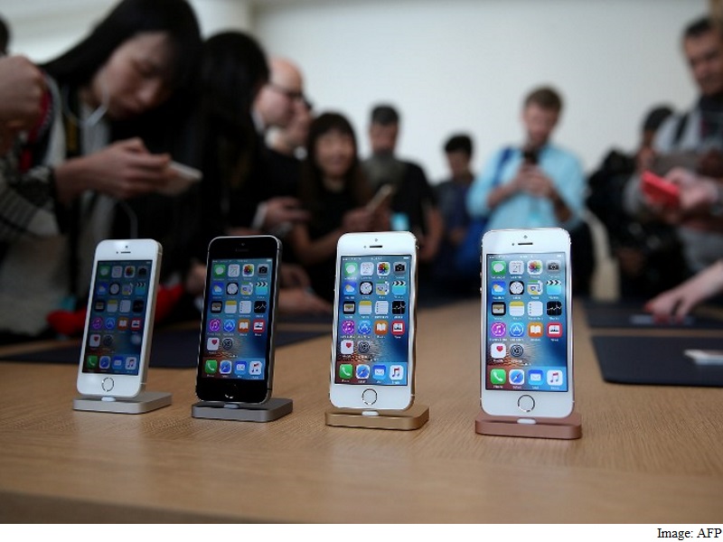 Apple Unveils Smaller, Cheaper iPhone SE for Emerging Markets