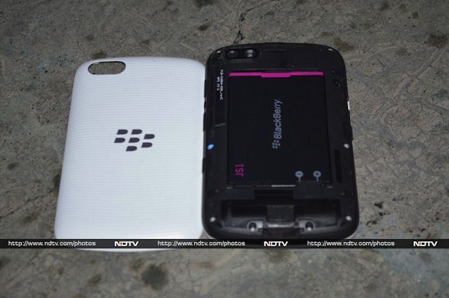 blackberry-9720-back-cover.jpg