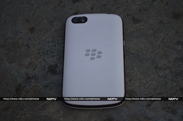 blackberry-9720-back.jpg