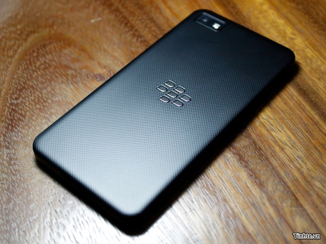 BlackBerry 10 L-Series smartphone detailed hands-on video surfaces