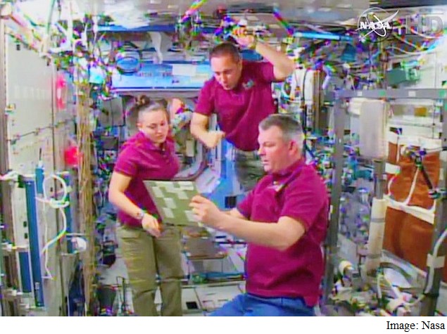 Nasa Delays Spacewalk to Saturday to Analyze Spacesuit