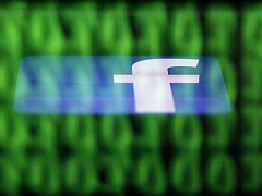 Facebook Shares Hit Record High as Market Likes Earnings