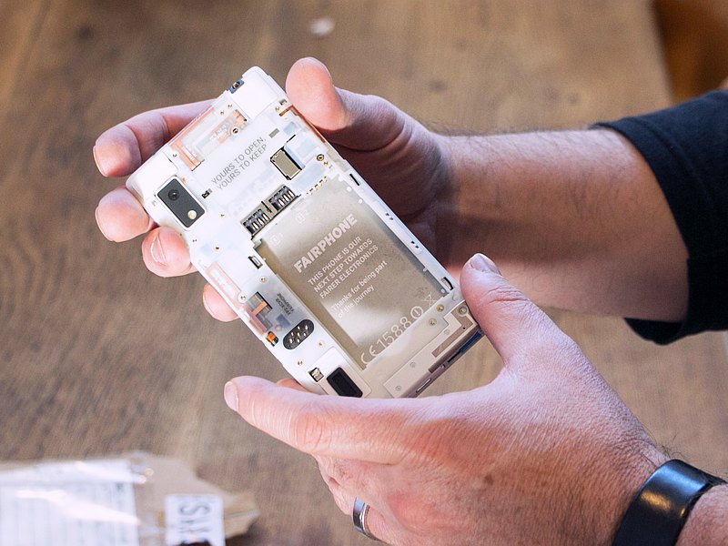 Fairphone 2 Modular Smartphone Starts Shipping in Europe