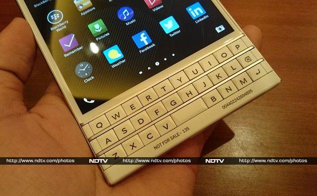 BB_Passport_keyboard_290014_160012_1074.jpg