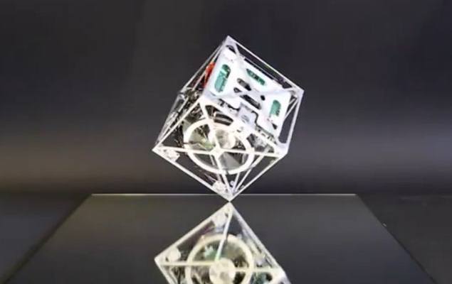 Researchers develop robot cube that can balance, jump and walk