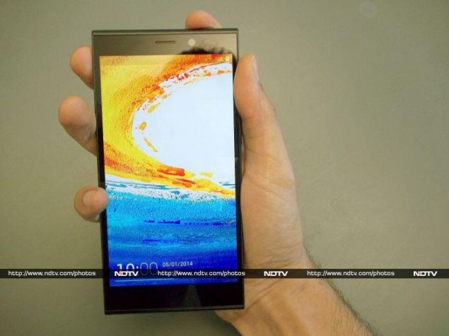 Gionee_Elife_E7_hand_ndtv.jpg