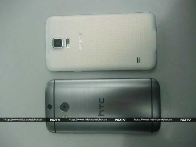 HTC_OneM8_Samsung_galaxyS5_03_rears_ndtv.jpg
