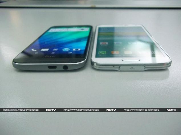 HTC_OneM8_Samsung_galaxyS5_07_bottoms_ndtv.jpg