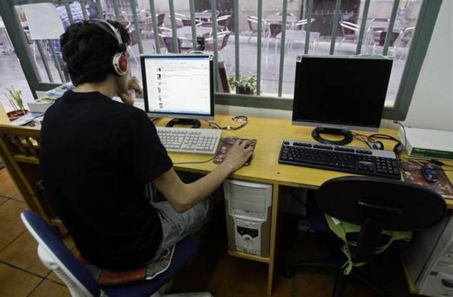 Heavy Internet users show signs of addiction, such as withdrawal symptoms