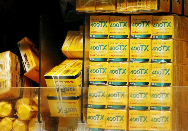 Bankrupt Kodak cuts retirement benefits