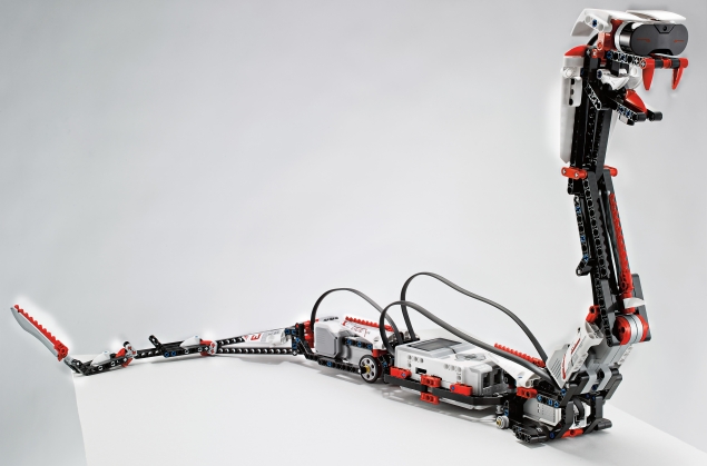 Lego Mindstorms EV3 kit talks to Apple iPhones