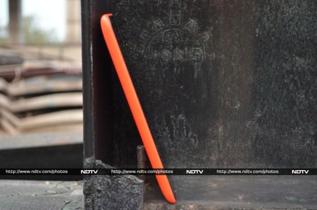 Nokia_Lumia_1320_side_ndtv.jpg