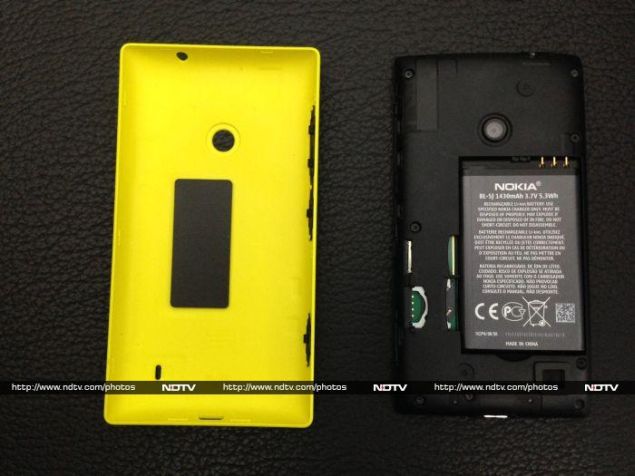Nokia_Lumia_525_battery_ndtv.jpg