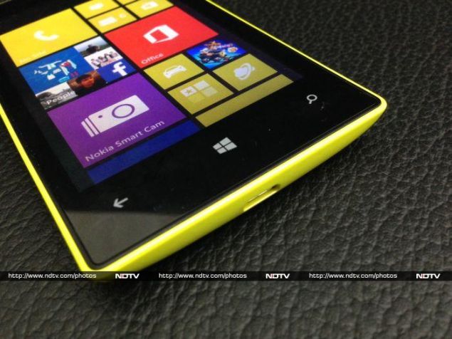 Nokia_Lumia_525_buttons_ndtv.jpg