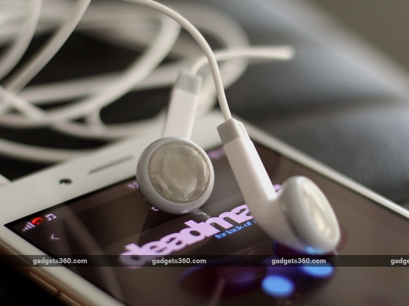 Oppo_F1_earphone_ndtv.jpg