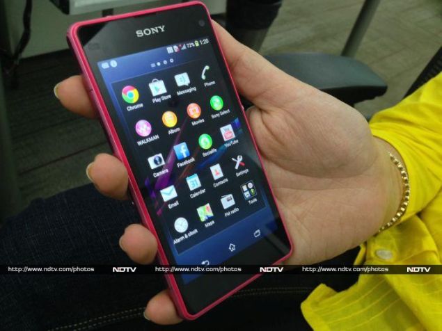 Sony_Xperia_Z1_Compact_hand_ndtv.jpg