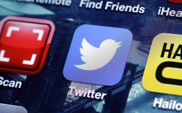 Twitter selects NYSE to host IPO, shuns Nasdaq