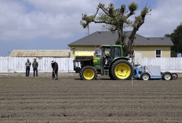 Robots to revolutionize US farms, ease labor woes