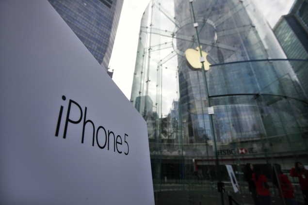 Apple could do away with its famous iPhone walk-in replacement policy in an attempt to cut costs: Report