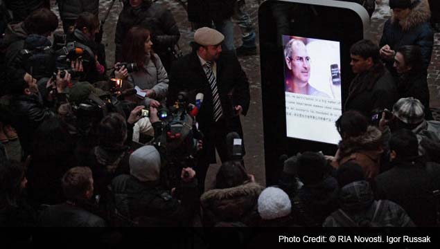 Russia remembers Steve Jobs with 'giant iPhone' memorial