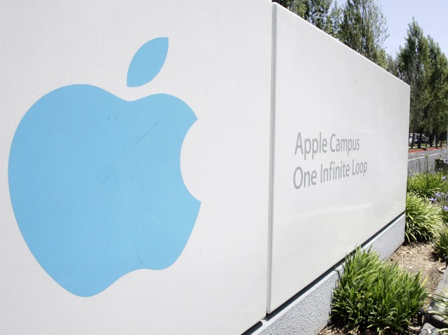 Apple Market Value Hits a Record $700 Billion