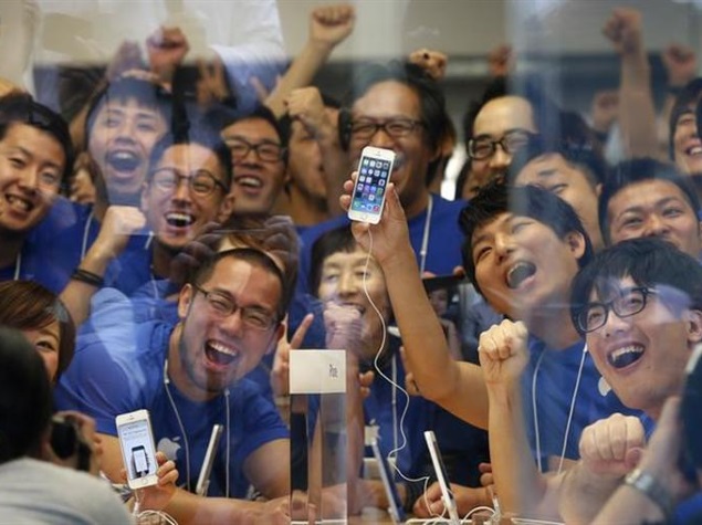 Apple Becomes First Company Worth Over $700 Billion