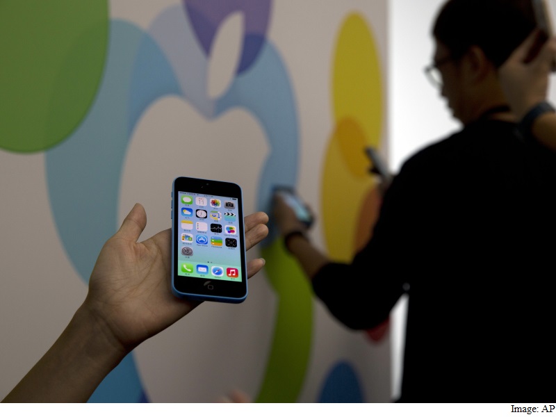 Apple Challenges FBI's iPhone Demand as 'Oppressive'