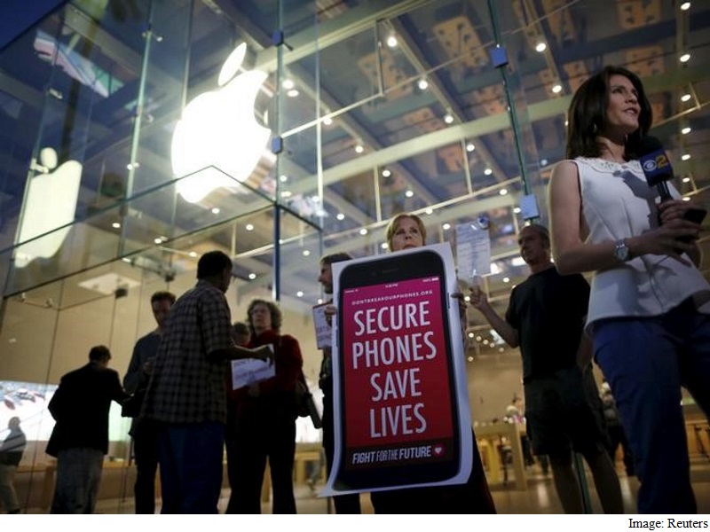 US Argues for 'Modest' Apple Help in San Bernardino Attacks Probe