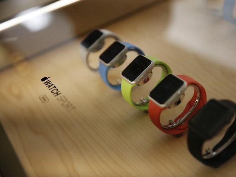 Swiss Watchmakers Change Tack to Embrace Smartwatches
