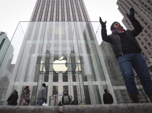 Apple Raises 'iWatch' Hopes for Tuesday by Inviting Fashionistas Apple Raises 'iWatch' Hopes for Tuesday by Inviting Fashionistas