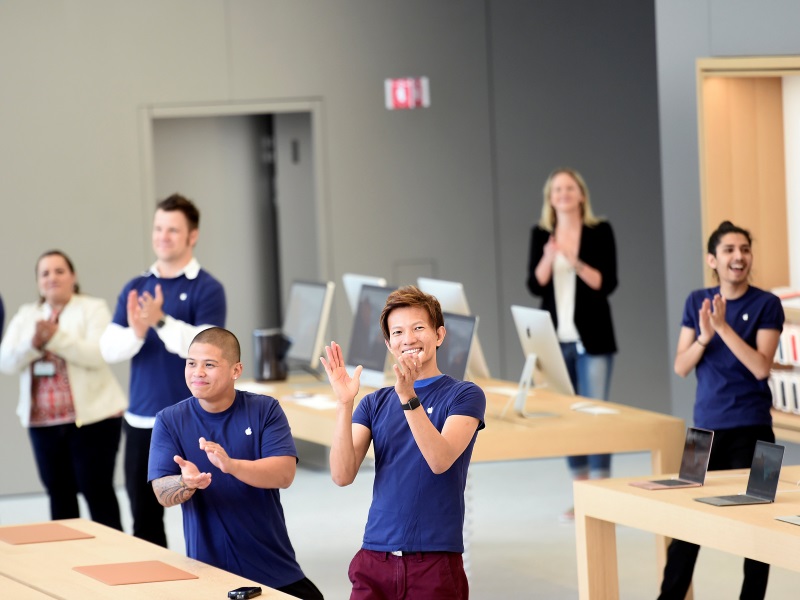 apple_store_reuters_830.jpg