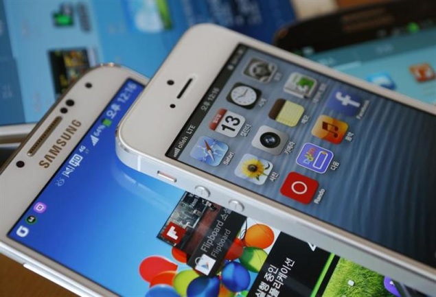 US trade panel delays decision in Apple-Samsung patent fight