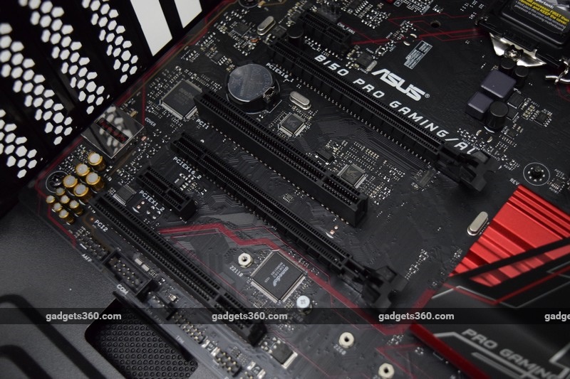 asus_b150_pro_gaming_aura_slots_ndtv.jpg