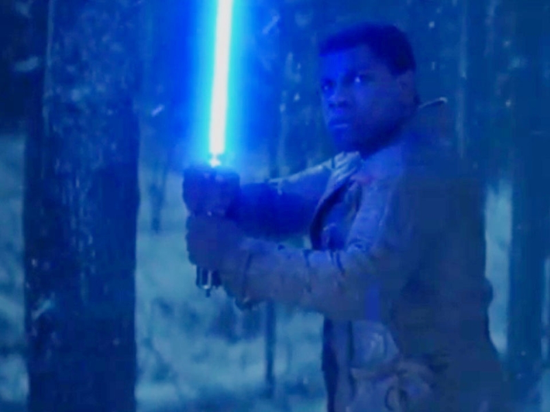 awakens_finn_saber.jpg