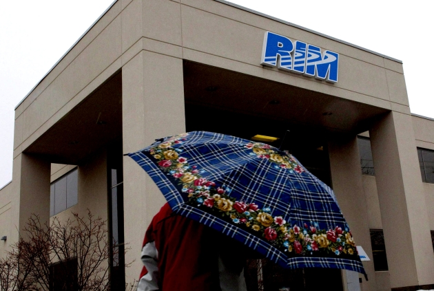 RIM to cut 5,000 jobs, delay BlackBerry 10 phones