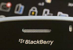 Struggling BlackBerry maker begins job cuts 