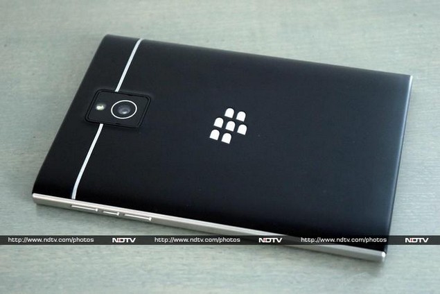 blackberry_passport_rear_ndtv.jpg