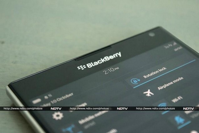 blackberry_passport_topfront_ndtv.jpg