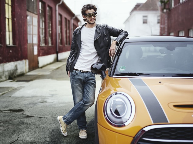 BMW Unveils Smart Eyewear for Mini Drivers