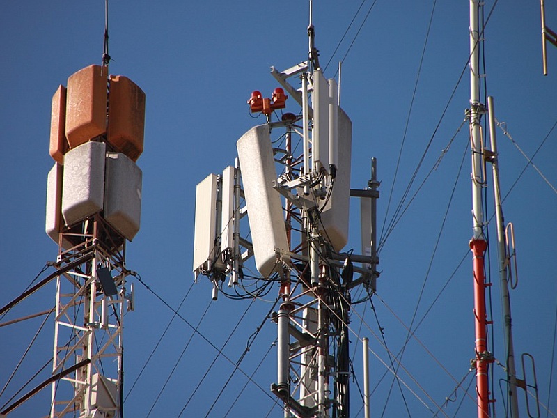 Tech 101: What Is Spectrum, and Why Is It Being Auctioned?